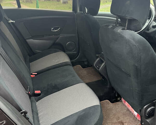 Коричневый Рено Меган, объемом двигателя 1.5 л и пробегом 250 тыс. км за 8150 $, фото 11 на Automoto.ua