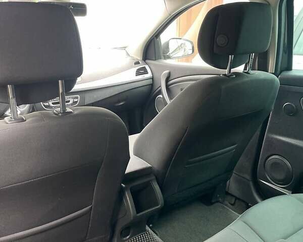 Коричневый Рено Меган, объемом двигателя 1.46 л и пробегом 220 тыс. км за 7600 $, фото 13 на Automoto.ua