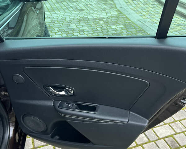 Коричневый Рено Меган, объемом двигателя 1.5 л и пробегом 300 тыс. км за 7100 $, фото 17 на Automoto.ua