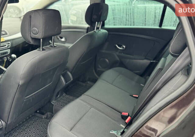 Коричневый Рено Меган, объемом двигателя 1.5 л и пробегом 250 тыс. км за 8200 $, фото 7 на Automoto.ua