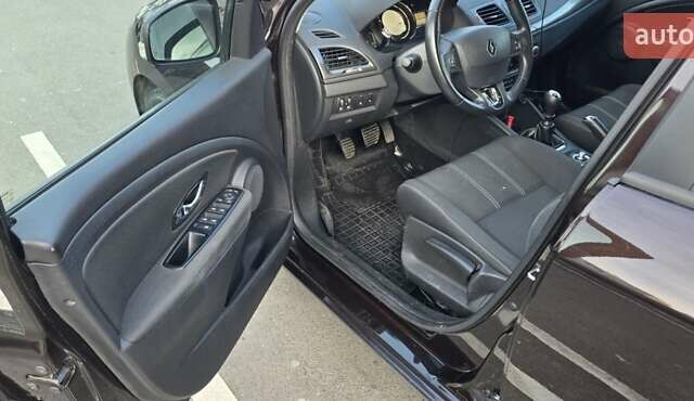 Коричневый Рено Меган, объемом двигателя 1.46 л и пробегом 143 тыс. км за 7500 $, фото 33 на Automoto.ua