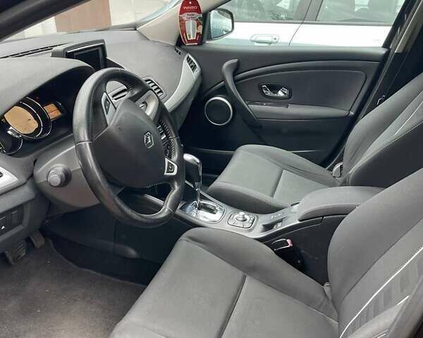 Коричневый Рено Меган, объемом двигателя 1.46 л и пробегом 220 тыс. км за 7600 $, фото 1 на Automoto.ua