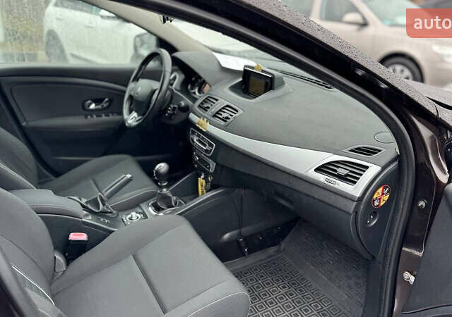 Коричневый Рено Меган, объемом двигателя 1.5 л и пробегом 250 тыс. км за 8200 $, фото 9 на Automoto.ua