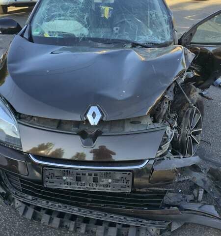 Коричневый Рено Меган, объемом двигателя 1.6 л и пробегом 220 тыс. км за 2500 $, фото 4 на Automoto.ua