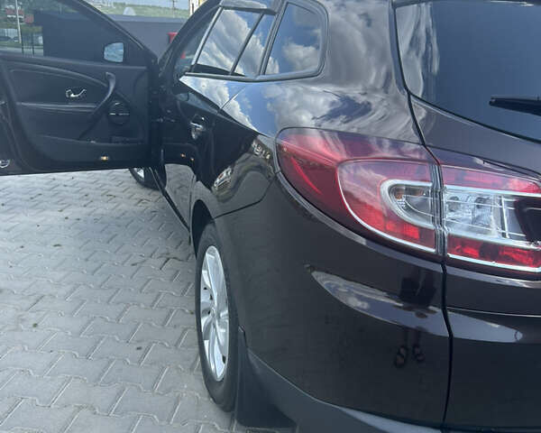 Коричневый Рено Меган, объемом двигателя 1.46 л и пробегом 295 тыс. км за 8300 $, фото 1 на Automoto.ua