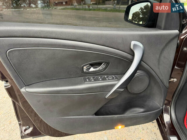 Коричневый Рено Меган, объемом двигателя 1.5 л и пробегом 252 тыс. км за 9300 $, фото 33 на Automoto.ua