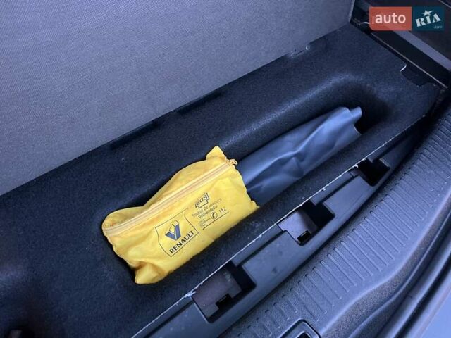 Коричневый Рено Меган, объемом двигателя 1.46 л и пробегом 223 тыс. км за 8999 $, фото 140 на Automoto.ua