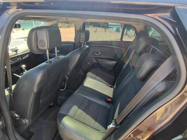 Коричневый Рено Меган, объемом двигателя 1.5 л и пробегом 350 тыс. км за 6000 $, фото 3 на Automoto.ua