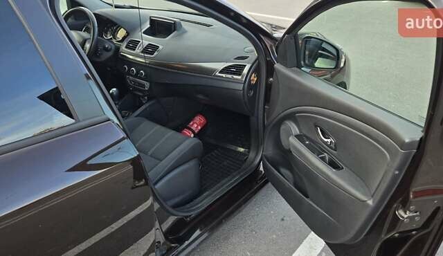 Коричневый Рено Меган, объемом двигателя 1.46 л и пробегом 143 тыс. км за 7500 $, фото 20 на Automoto.ua