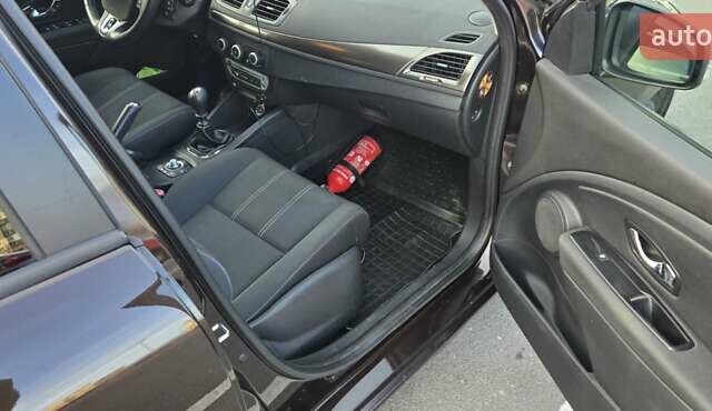 Коричневый Рено Меган, объемом двигателя 1.46 л и пробегом 143 тыс. км за 7500 $, фото 22 на Automoto.ua