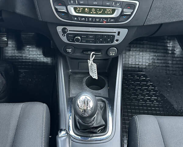 Коричневий Рено Меган, об'ємом двигуна 1.46 л та пробігом 239 тис. км за 7450 $, фото 14 на Automoto.ua