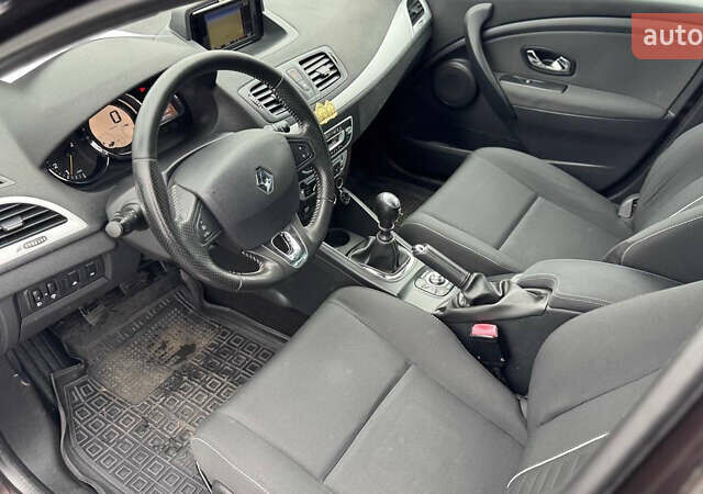 Коричневый Рено Меган, объемом двигателя 1.5 л и пробегом 250 тыс. км за 8200 $, фото 6 на Automoto.ua