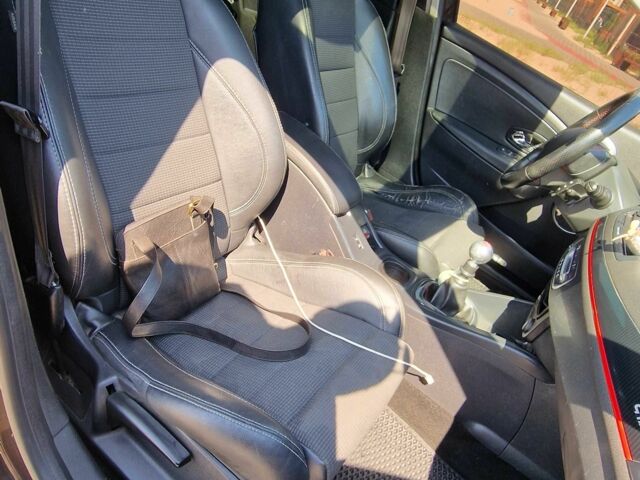 Коричневый Рено Меган, объемом двигателя 1.5 л и пробегом 350 тыс. км за 6000 $, фото 17 на Automoto.ua