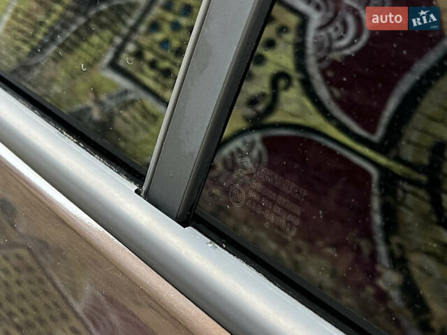 Коричневый Рено Меган, объемом двигателя 1.5 л и пробегом 230 тыс. км за 7900 $, фото 17 на Automoto.ua