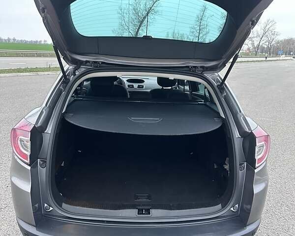 Коричневий Рено Меган, об'ємом двигуна 0 л та пробігом 235 тис. км за 8800 $, фото 54 на Automoto.ua