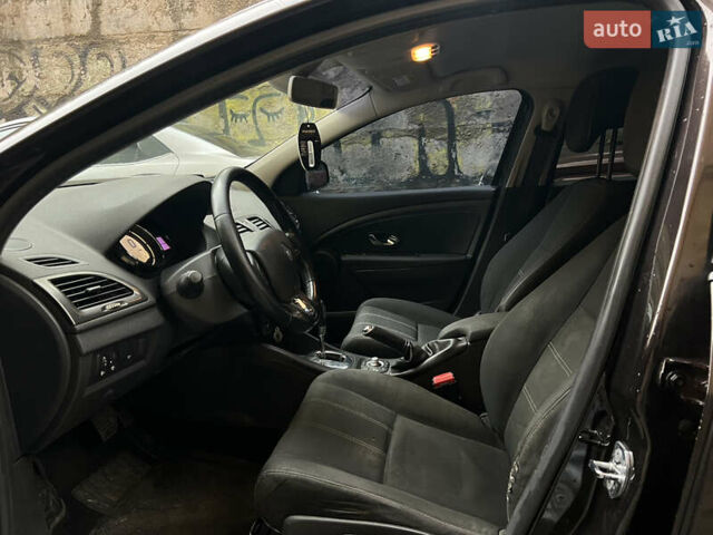 Коричневый Рено Меган, объемом двигателя 1.5 л и пробегом 230 тыс. км за 7900 $, фото 21 на Automoto.ua