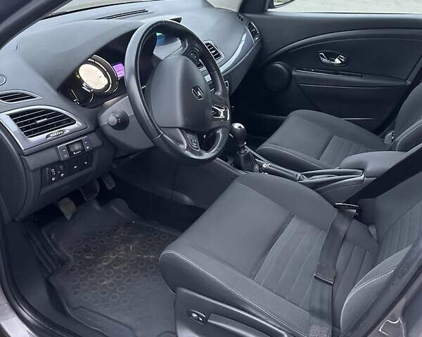 Коричневий Рено Меган, об'ємом двигуна 0 л та пробігом 235 тис. км за 8800 $, фото 8 на Automoto.ua