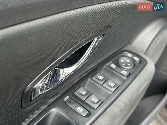 Коричневый Рено Меган, объемом двигателя 0 л и пробегом 170 тыс. км за 10800 $, фото 26 на Automoto.ua