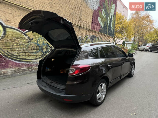 Коричневый Рено Меган, объемом двигателя 1.5 л и пробегом 230 тыс. км за 7900 $, фото 16 на Automoto.ua