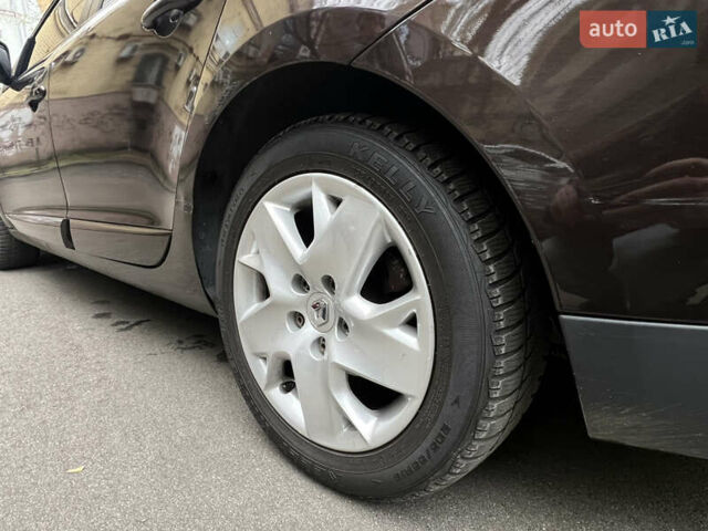 Коричневый Рено Меган, объемом двигателя 1.5 л и пробегом 230 тыс. км за 7900 $, фото 9 на Automoto.ua