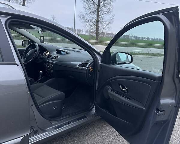 Коричневий Рено Меган, об'ємом двигуна 0 л та пробігом 235 тис. км за 8800 $, фото 43 на Automoto.ua