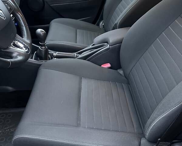 Коричневий Рено Меган, об'ємом двигуна 0 л та пробігом 235 тис. км за 8800 $, фото 21 на Automoto.ua