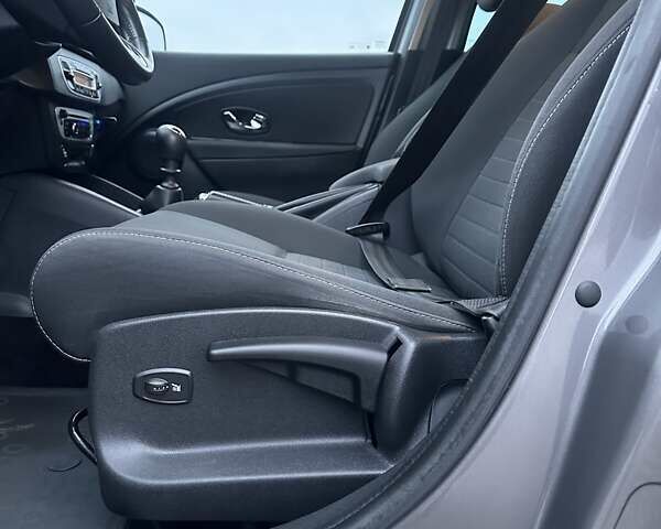 Коричневий Рено Меган, об'ємом двигуна 0 л та пробігом 235 тис. км за 8800 $, фото 3 на Automoto.ua