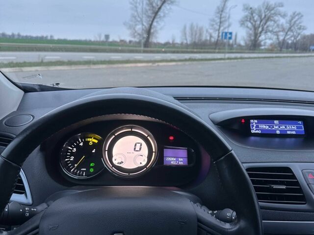 Коричневий Рено Меган, об'ємом двигуна 1.5 л та пробігом 235 тис. км за 8800 $, фото 19 на Automoto.ua