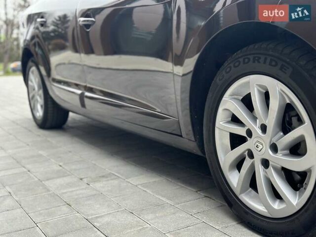 Коричневый Рено Меган, объемом двигателя 0 л и пробегом 170 тыс. км за 10800 $, фото 49 на Automoto.ua