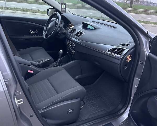 Коричневий Рено Меган, об'ємом двигуна 0 л та пробігом 235 тис. км за 8800 $, фото 22 на Automoto.ua