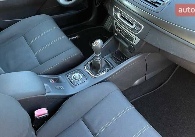 Коричневый Рено Меган, объемом двигателя 1.5 л и пробегом 202 тыс. км за 9400 $, фото 13 на Automoto.ua