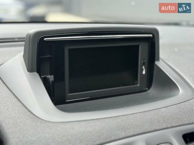 Коричневый Рено Меган, объемом двигателя 0 л и пробегом 170 тыс. км за 10800 $, фото 19 на Automoto.ua