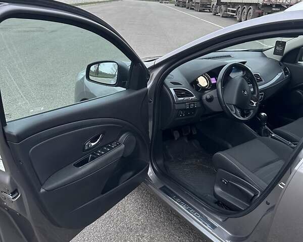 Коричневий Рено Меган, об'ємом двигуна 0 л та пробігом 235 тис. км за 8800 $, фото 17 на Automoto.ua