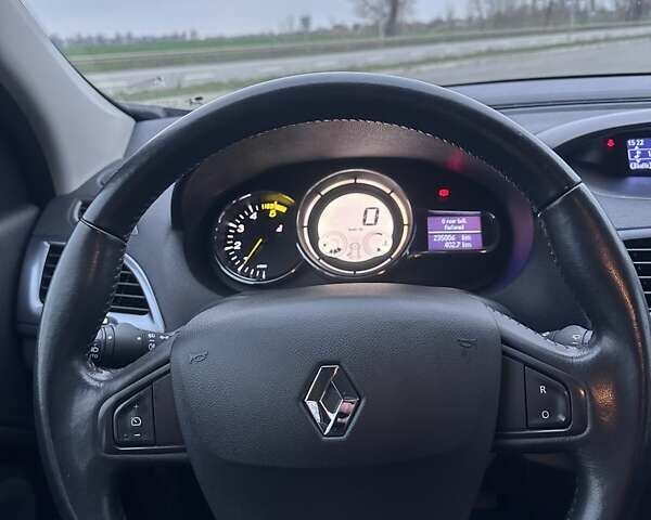 Коричневий Рено Меган, об'ємом двигуна 0 л та пробігом 235 тис. км за 8800 $, фото 35 на Automoto.ua