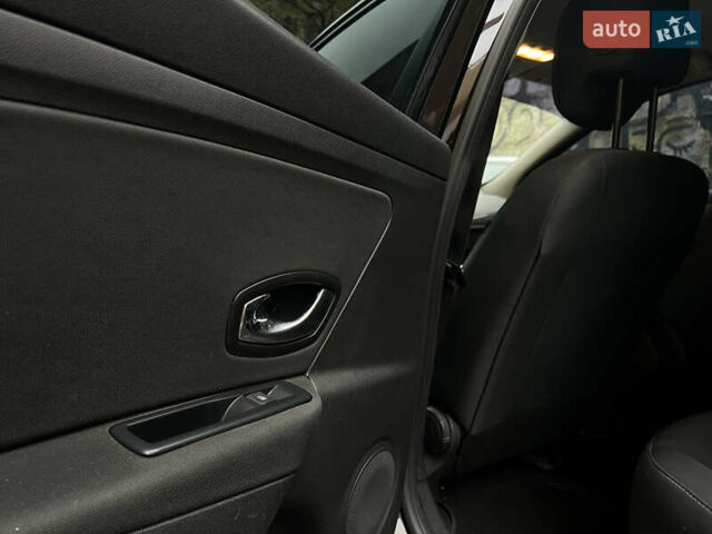 Коричневый Рено Меган, объемом двигателя 1.5 л и пробегом 230 тыс. км за 7900 $, фото 38 на Automoto.ua