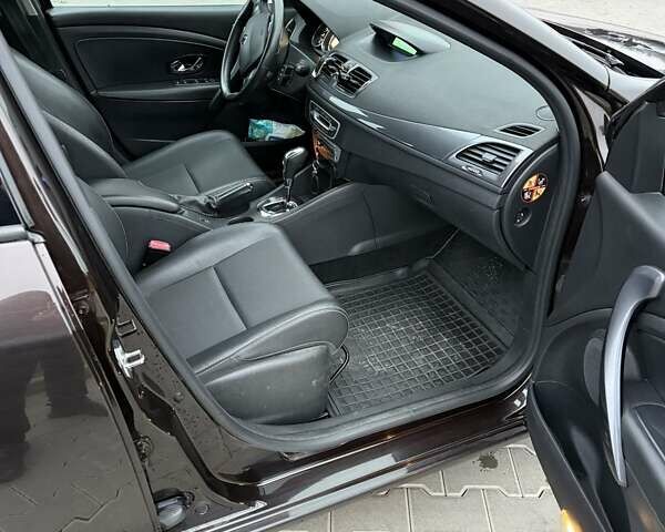 Коричневий Рено Меган, об'ємом двигуна 1.46 л та пробігом 129 тис. км за 9999 $, фото 10 на Automoto.ua