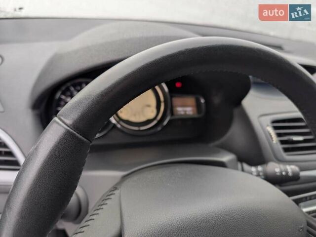 Коричневый Рено Меган, объемом двигателя 1.2 л и пробегом 135 тыс. км за 7950 $, фото 31 на Automoto.ua