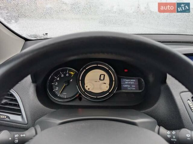 Коричневый Рено Меган, объемом двигателя 1.2 л и пробегом 135 тыс. км за 7950 $, фото 47 на Automoto.ua
