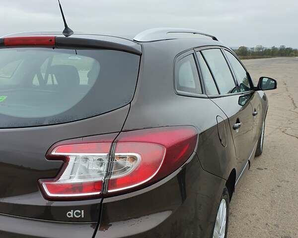 Коричневий Рено Меган, об'ємом двигуна 1.46 л та пробігом 130 тис. км за 10000 $, фото 14 на Automoto.ua