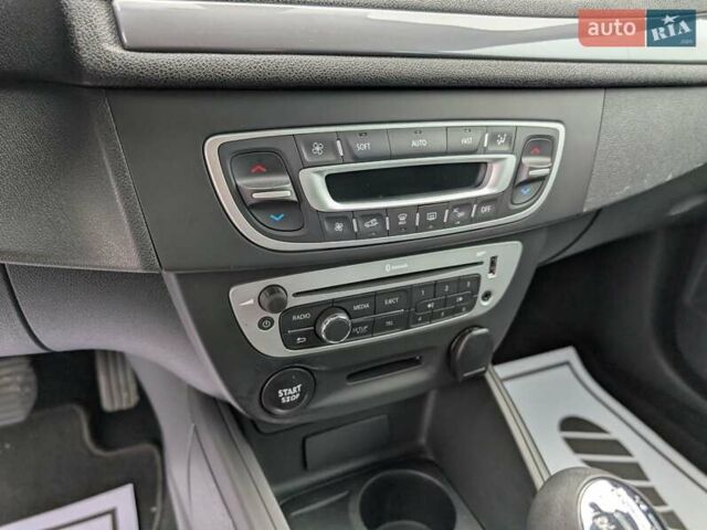 Коричневый Рено Меган, объемом двигателя 1.2 л и пробегом 135 тыс. км за 7950 $, фото 29 на Automoto.ua