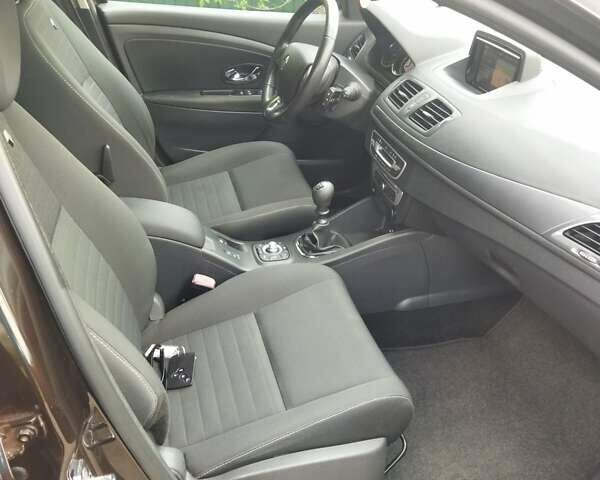 Коричневый Рено Меган, объемом двигателя 1.5 л и пробегом 223 тыс. км за 10700 $, фото 2 на Automoto.ua