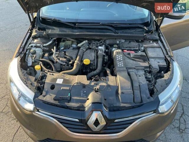 Коричневый Рено Меган, объемом двигателя 1.46 л и пробегом 194 тыс. км за 11250 $, фото 8 на Automoto.ua