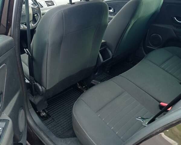 Коричневый Рено Меган, объемом двигателя 1.5 л и пробегом 164 тыс. км за 8750 $, фото 16 на Automoto.ua