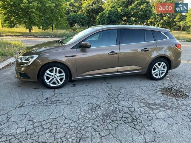 Коричневый Рено Меган, объемом двигателя 1.46 л и пробегом 194 тыс. км за 11250 $, фото 4 на Automoto.ua