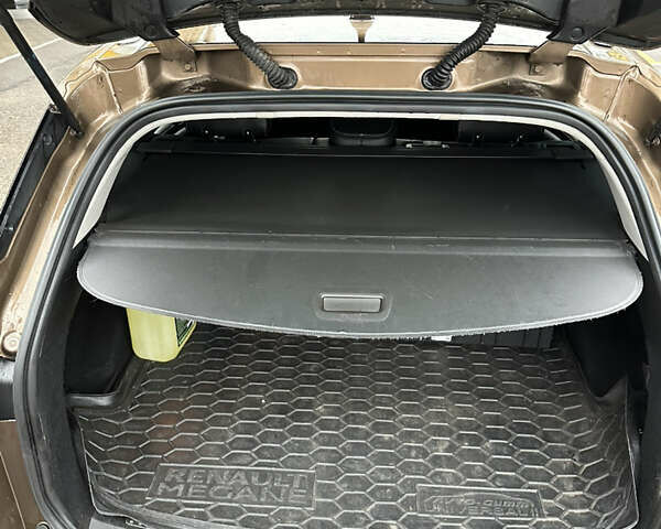 Коричневый Рено Меган, объемом двигателя 1.46 л и пробегом 246 тыс. км за 12199 $, фото 10 на Automoto.ua