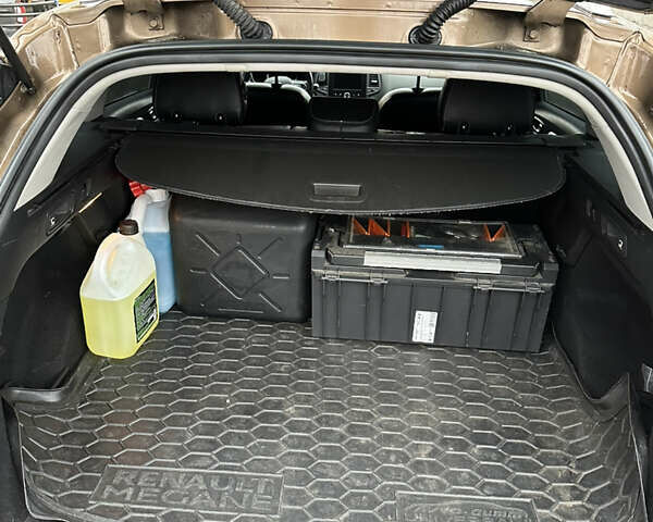 Коричневый Рено Меган, объемом двигателя 1.46 л и пробегом 246 тыс. км за 12199 $, фото 9 на Automoto.ua