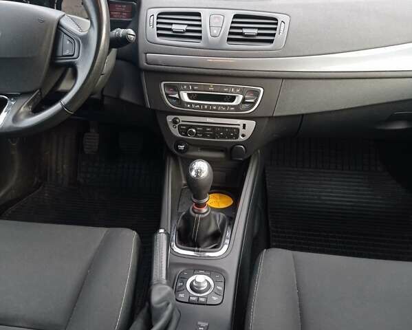 Коричневый Рено Меган, объемом двигателя 1.5 л и пробегом 164 тыс. км за 8750 $, фото 12 на Automoto.ua