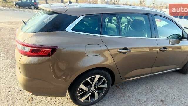 Коричневый Рено Меган, объемом двигателя 1.46 л и пробегом 300 тыс. км за 11952 $, фото 9 на Automoto.ua