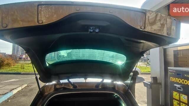 Коричневый Рено Меган, объемом двигателя 1.46 л и пробегом 300 тыс. км за 11952 $, фото 2 на Automoto.ua