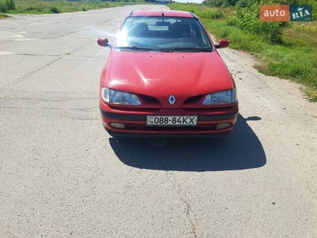 Красный Рено Меган, объемом двигателя 1.6 л и пробегом 300 тыс. км за 1850 $, фото 3 на Automoto.ua